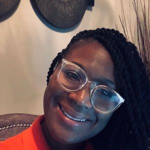 Meet your Posher, Denise